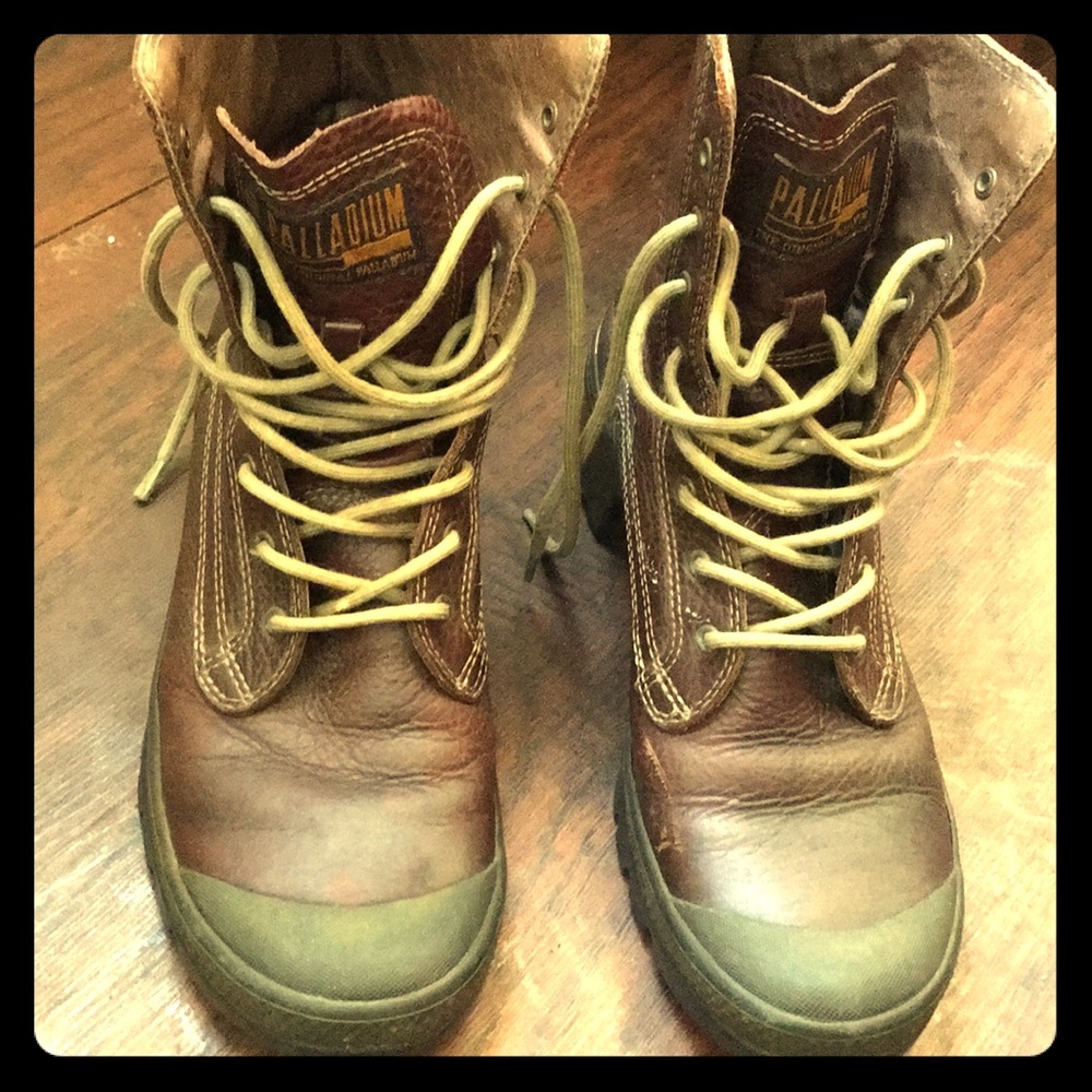 ((VINTAGE)) WOMENS PALLADIUM COMBAT BOOTS SIZE 7